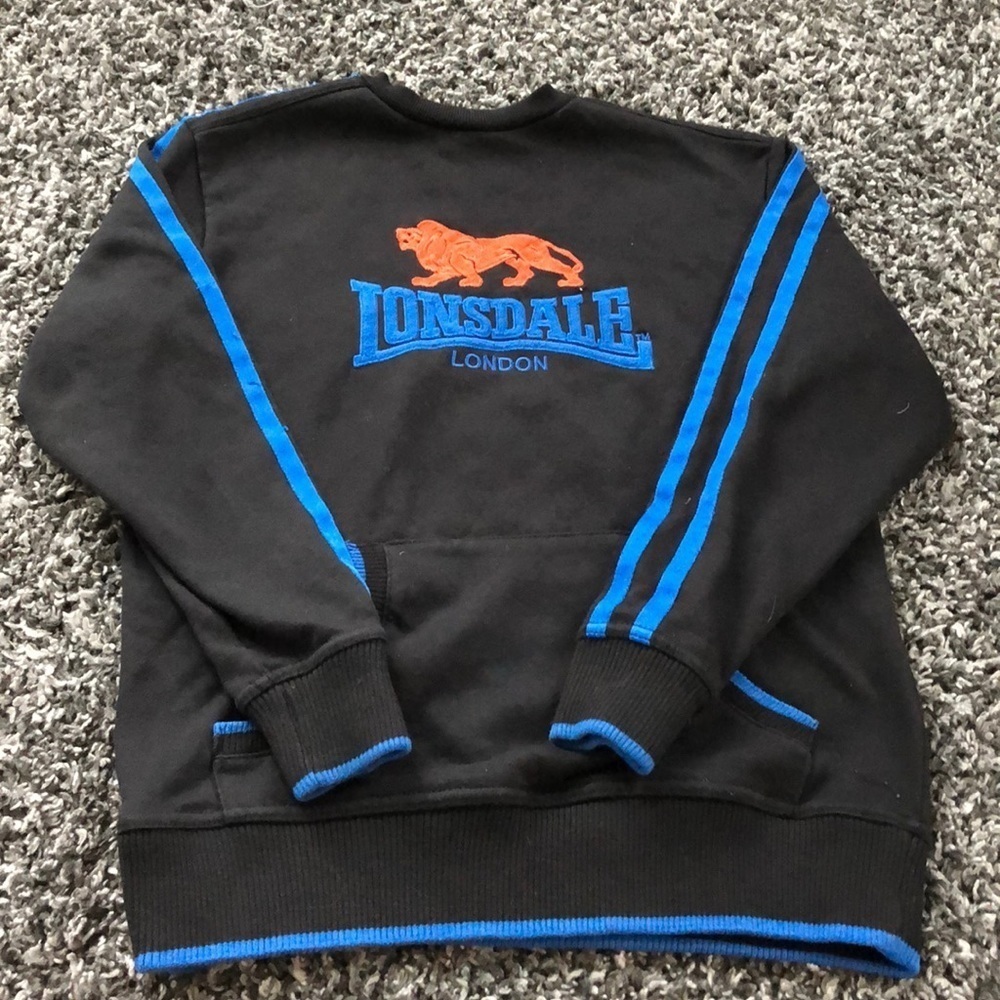 Lonsdale kids sweatshirt. EUC!